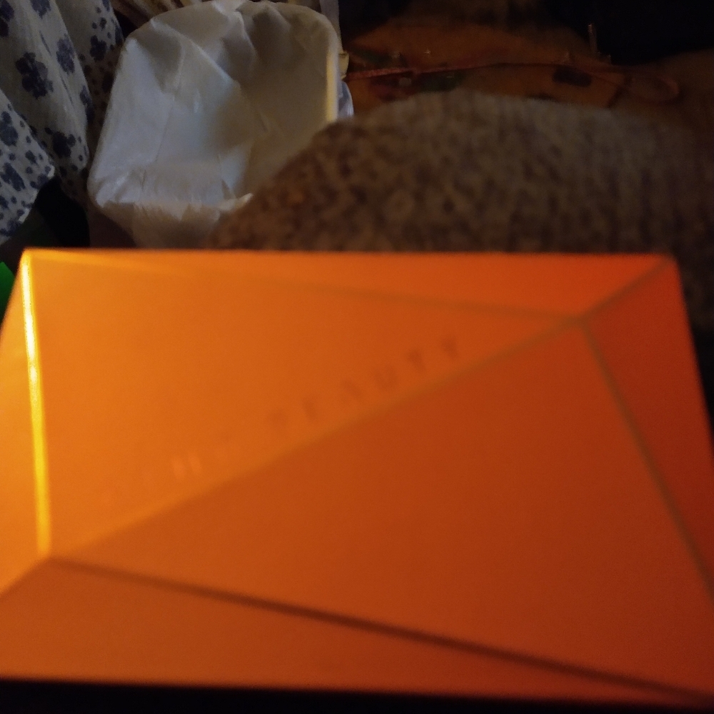 Eyeshadow palette - Picture 2 of 2